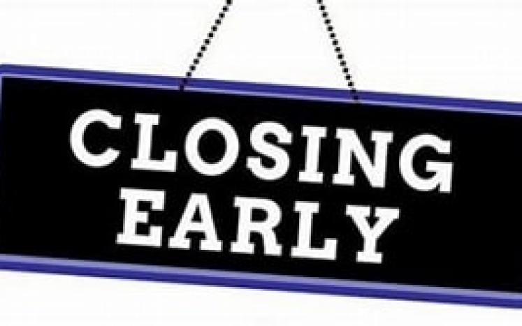 black sign hanging reading CLOSING EARLY 